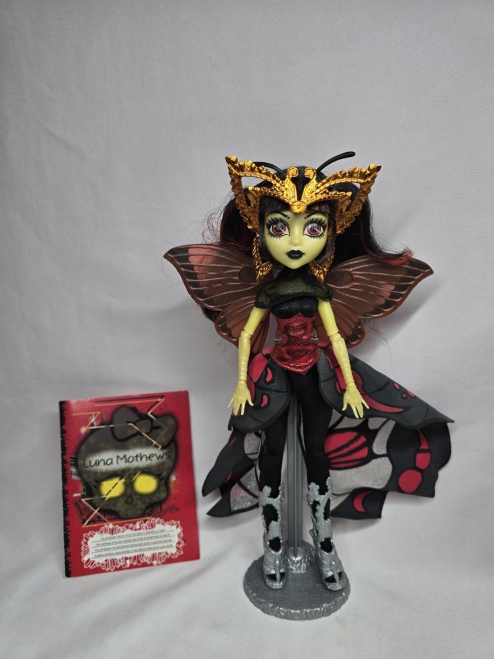 Monster High Boo York Gala Ghoulfriends Luna Mothews Doll With Outfit And More
